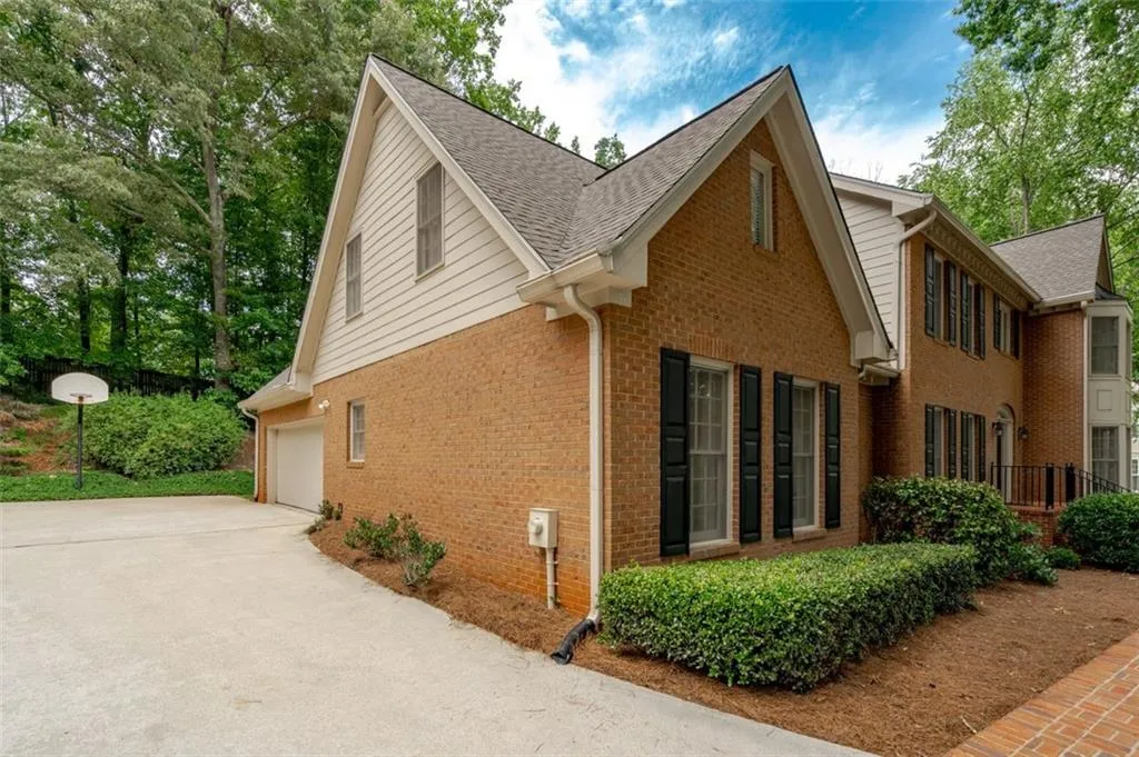200 Treadwick Drive, Sandy Springs, Georgia 30350, 5 Bedrooms Bedrooms, ,5 BathroomsBathrooms,Residential,Sold,200 Treadwick Drive,6894371