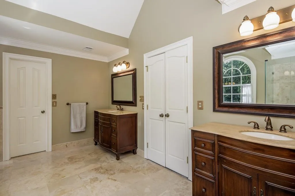 2920 Coles Way, Sandy Springs, Georgia 30350, 5 Bedrooms Bedrooms, ,4 BathroomsBathrooms,Residential,Sold,2920 Coles Way,6757949