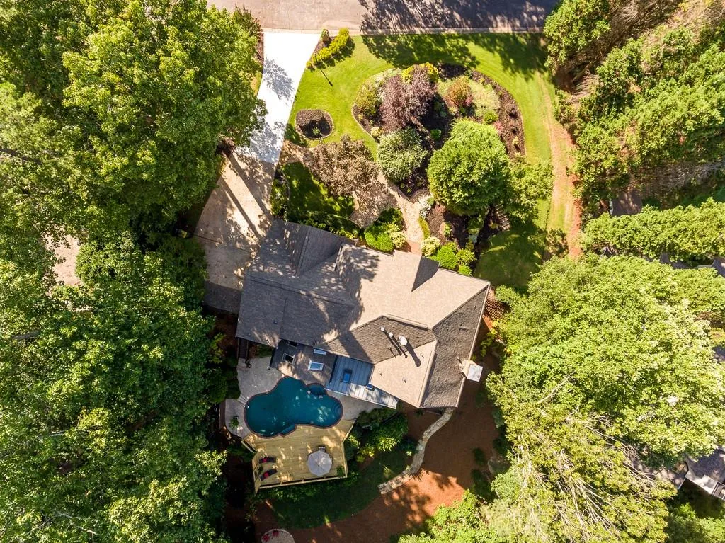 2920 Coles Way, Sandy Springs, Georgia 30350, 5 Bedrooms Bedrooms, ,4 BathroomsBathrooms,Residential,Sold,2920 Coles Way,6757949