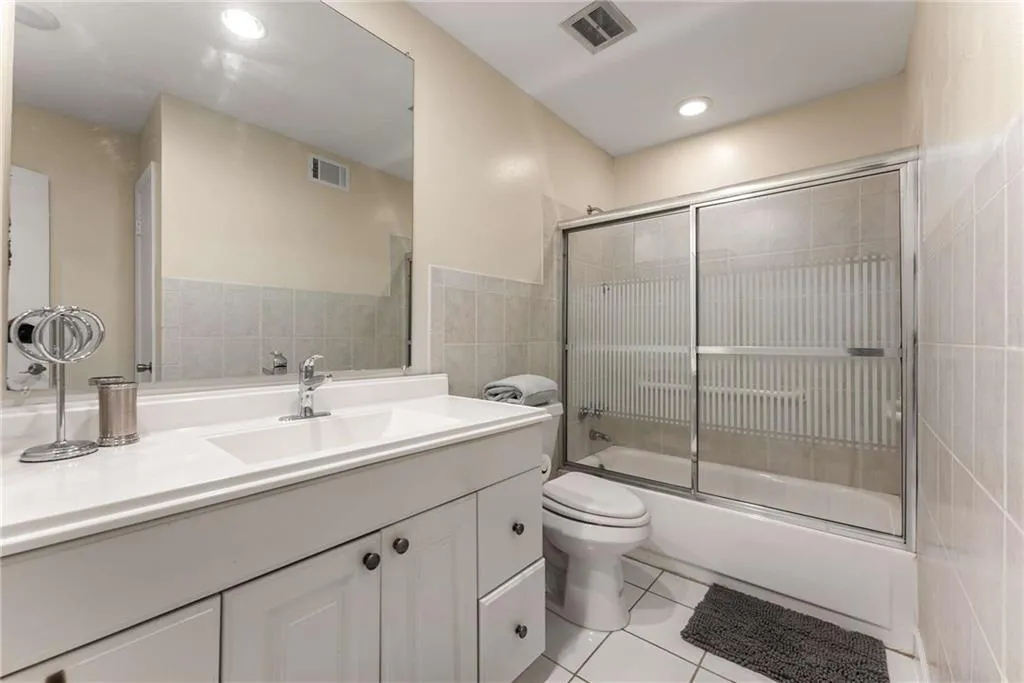 6404 Park Avenue Ne Unit D4, Atlanta, Georgia 30342, 2 Bedrooms Bedrooms, ,1 BathroomBathrooms,Residential,For Sale,6404 Park Avenue Ne Unit D4,7612804