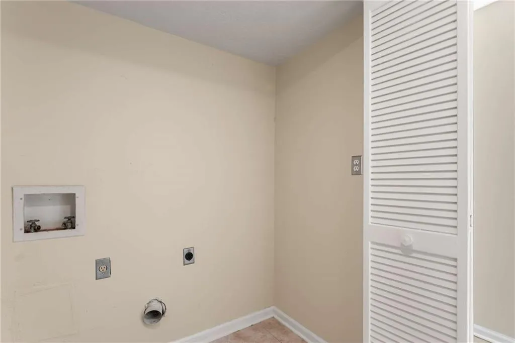 6404 Park Avenue Ne Unit D4, Atlanta, Georgia 30342, 2 Bedrooms Bedrooms, ,1 BathroomBathrooms,Residential,For Sale,6404 Park Avenue Ne Unit D4,7612804
