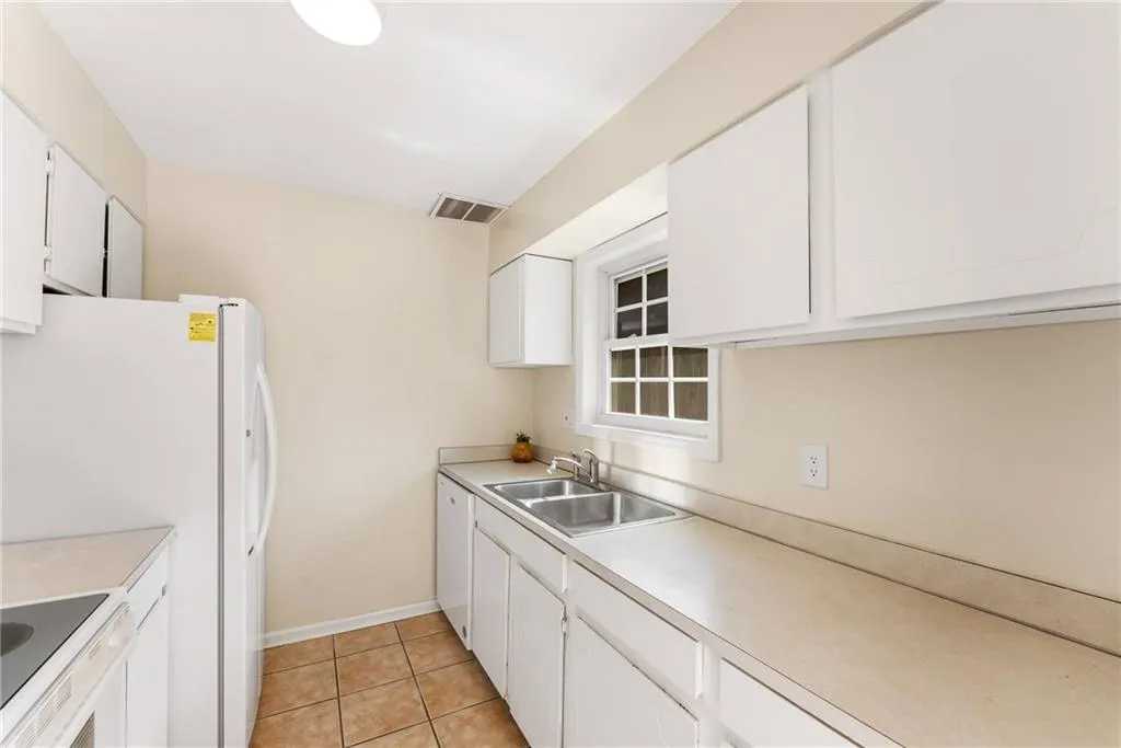 6404 Park Avenue Ne Unit D4, Atlanta, Georgia 30342, 2 Bedrooms Bedrooms, ,1 BathroomBathrooms,Residential,For Sale,6404 Park Avenue Ne Unit D4,7612804