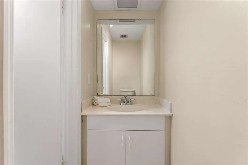 6404 Park Avenue Ne Unit D4, Atlanta, Georgia 30342, 2 Bedrooms Bedrooms, ,1 BathroomBathrooms,Residential,For Sale,6404 Park Avenue Ne Unit D4,7612804