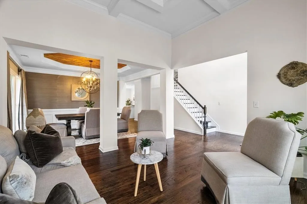 200 Somerset Court, Sandy Springs, Georgia 30350, 4 Bedrooms Bedrooms, ,3 BathroomsBathrooms,Residential,Sold,200 Somerset Court,7347614