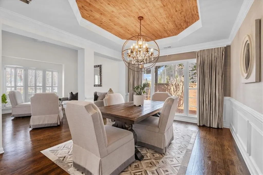 200 Somerset Court, Sandy Springs, Georgia 30350, 4 Bedrooms Bedrooms, ,3 BathroomsBathrooms,Residential,Sold,200 Somerset Court,7347614