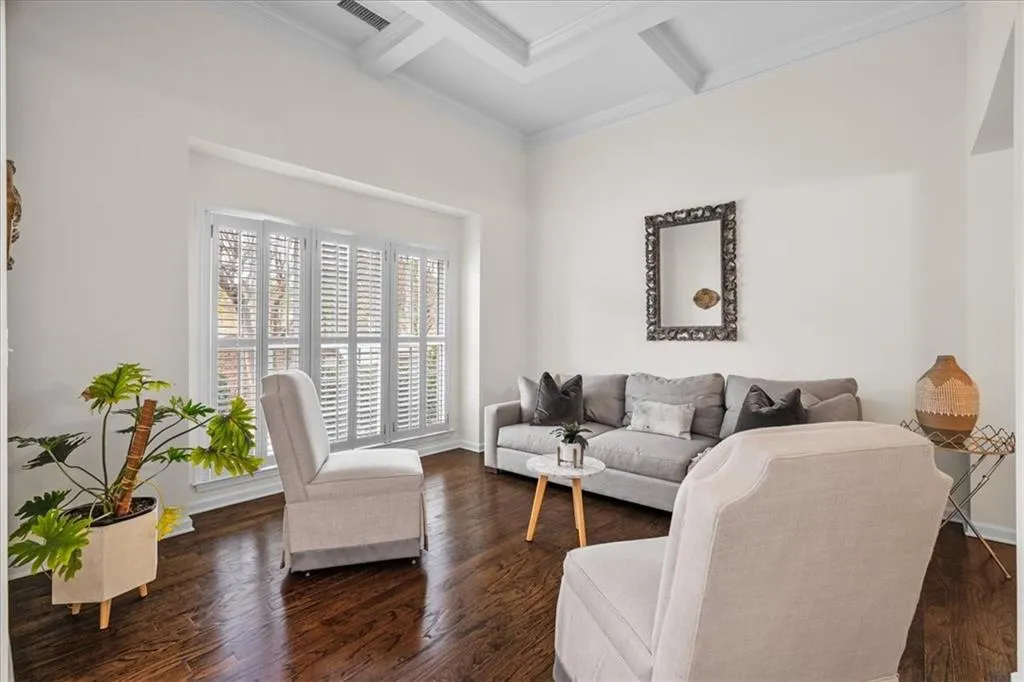 200 Somerset Court, Sandy Springs, Georgia 30350, 4 Bedrooms Bedrooms, ,3 BathroomsBathrooms,Residential,Sold,200 Somerset Court,7347614