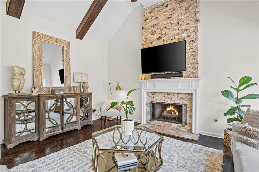 200 Somerset Court, Sandy Springs, Georgia 30350, 4 Bedrooms Bedrooms, ,3 BathroomsBathrooms,Residential,Sold,200 Somerset Court,7347614