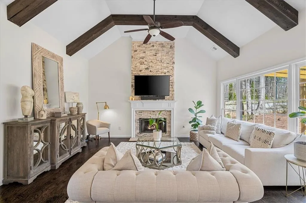 200 Somerset Court, Sandy Springs, Georgia 30350, 4 Bedrooms Bedrooms, ,3 BathroomsBathrooms,Residential,Sold,200 Somerset Court,7347614