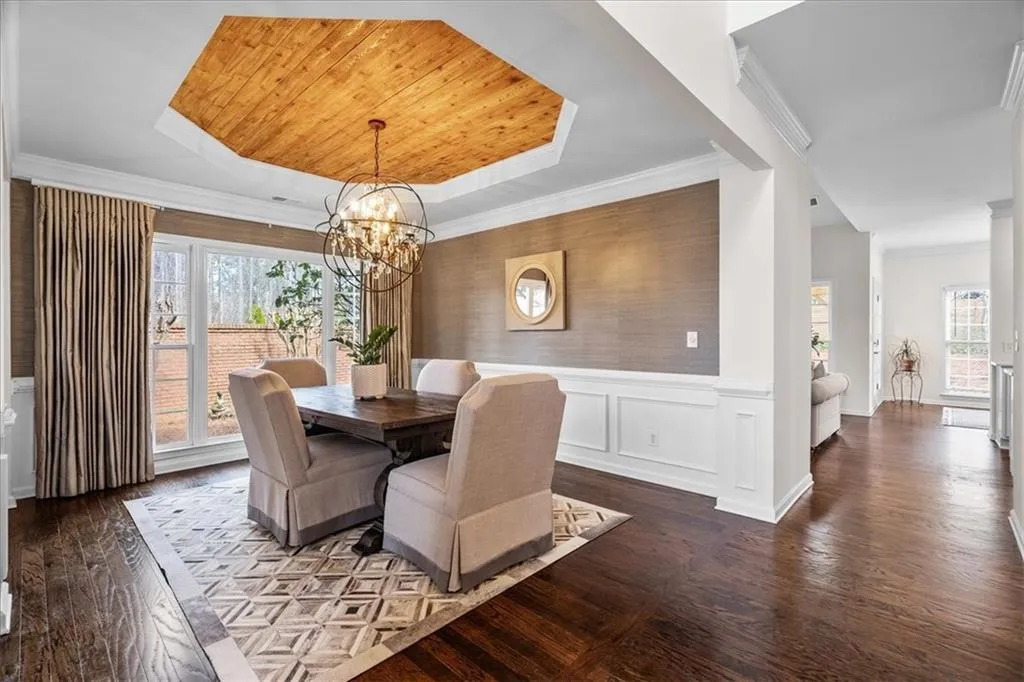 200 Somerset Court, Sandy Springs, Georgia 30350, 4 Bedrooms Bedrooms, ,3 BathroomsBathrooms,Residential,Sold,200 Somerset Court,7347614