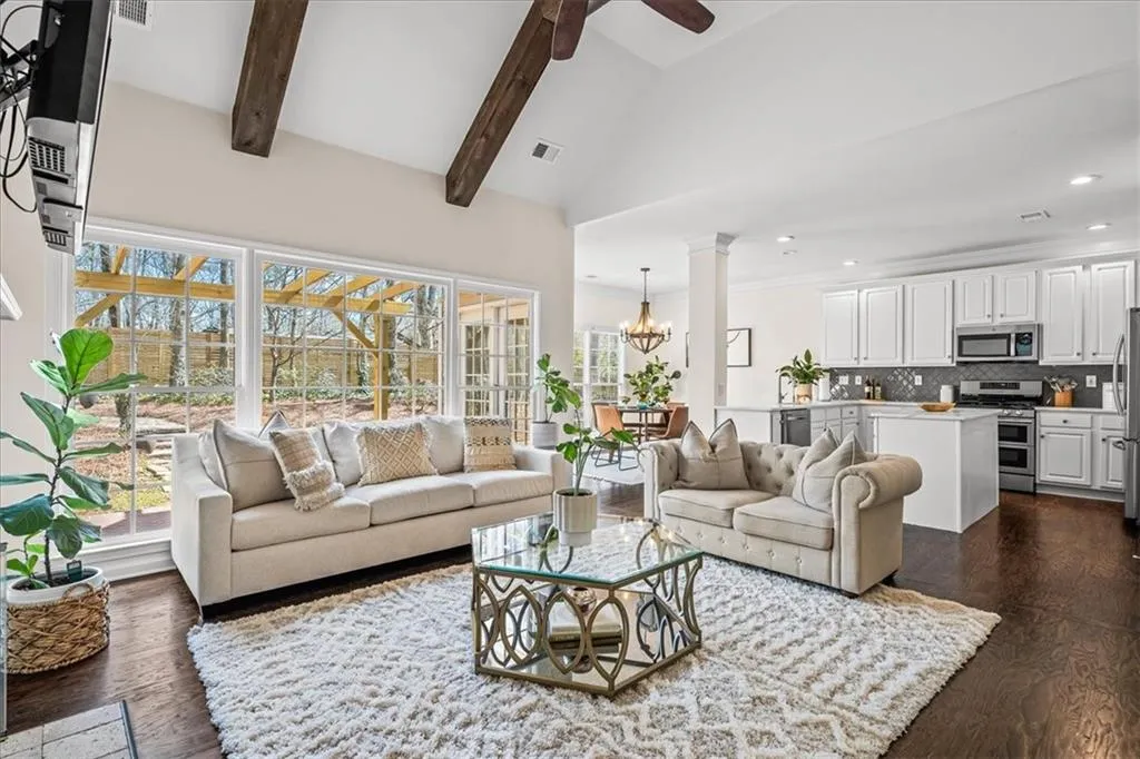 200 Somerset Court, Sandy Springs, Georgia 30350, 4 Bedrooms Bedrooms, ,3 BathroomsBathrooms,Residential,Sold,200 Somerset Court,7347614