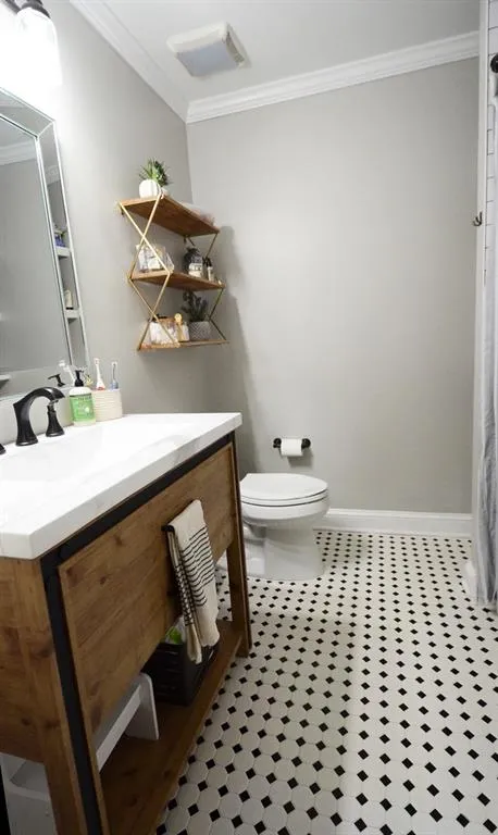 450 Glencourtney Drive, Sandy Springs, Georgia 30328, 5 Bedrooms Bedrooms, ,3 BathroomsBathrooms,Residential,Sold,450 Glencourtney Drive,6627003