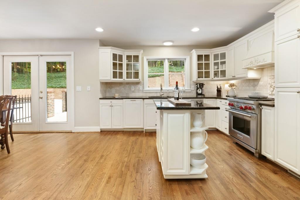 7185 Riverside Drive, Sandy Springs, Georgia 30328, 6 Bedrooms Bedrooms, ,4 BathroomsBathrooms,Residential,Sold,7185 Riverside Drive,7282861