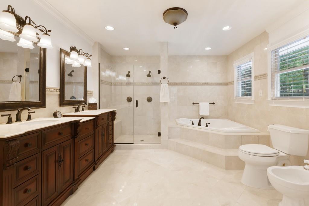 7185 Riverside Drive, Sandy Springs, Georgia 30328, 6 Bedrooms Bedrooms, ,4 BathroomsBathrooms,Residential,Sold,7185 Riverside Drive,7282861