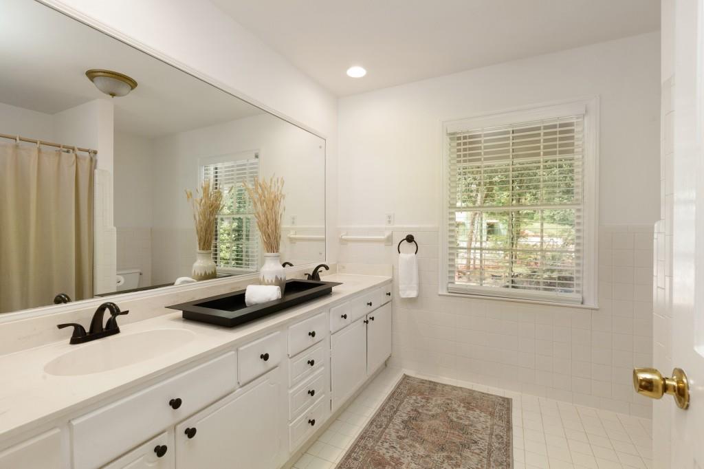 7185 Riverside Drive, Sandy Springs, Georgia 30328, 6 Bedrooms Bedrooms, ,4 BathroomsBathrooms,Residential,Sold,7185 Riverside Drive,7282861