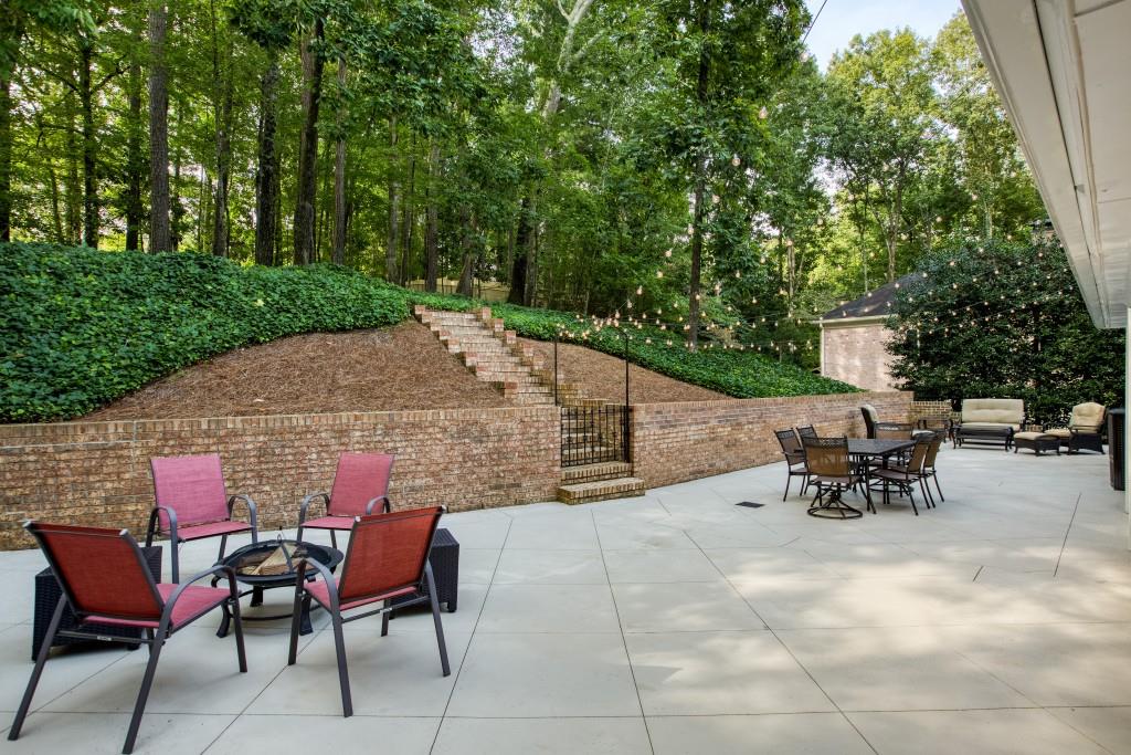 7185 Riverside Drive, Sandy Springs, Georgia 30328, 6 Bedrooms Bedrooms, ,4 BathroomsBathrooms,Residential,Sold,7185 Riverside Drive,7282861