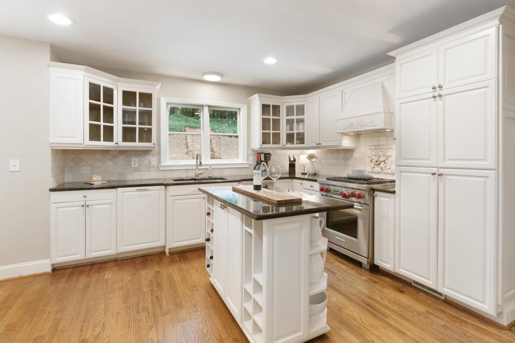 7185 Riverside Drive, Sandy Springs, Georgia 30328, 6 Bedrooms Bedrooms, ,4 BathroomsBathrooms,Residential,Sold,7185 Riverside Drive,7282861