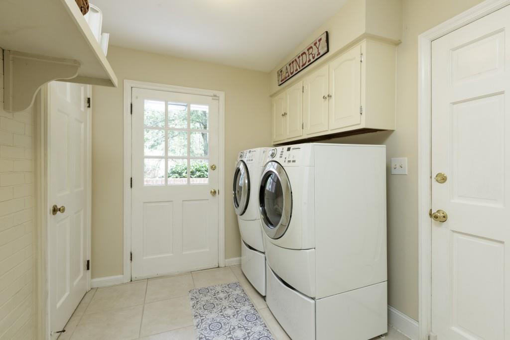 7185 Riverside Drive, Sandy Springs, Georgia 30328, 6 Bedrooms Bedrooms, ,4 BathroomsBathrooms,Residential,Sold,7185 Riverside Drive,7282861