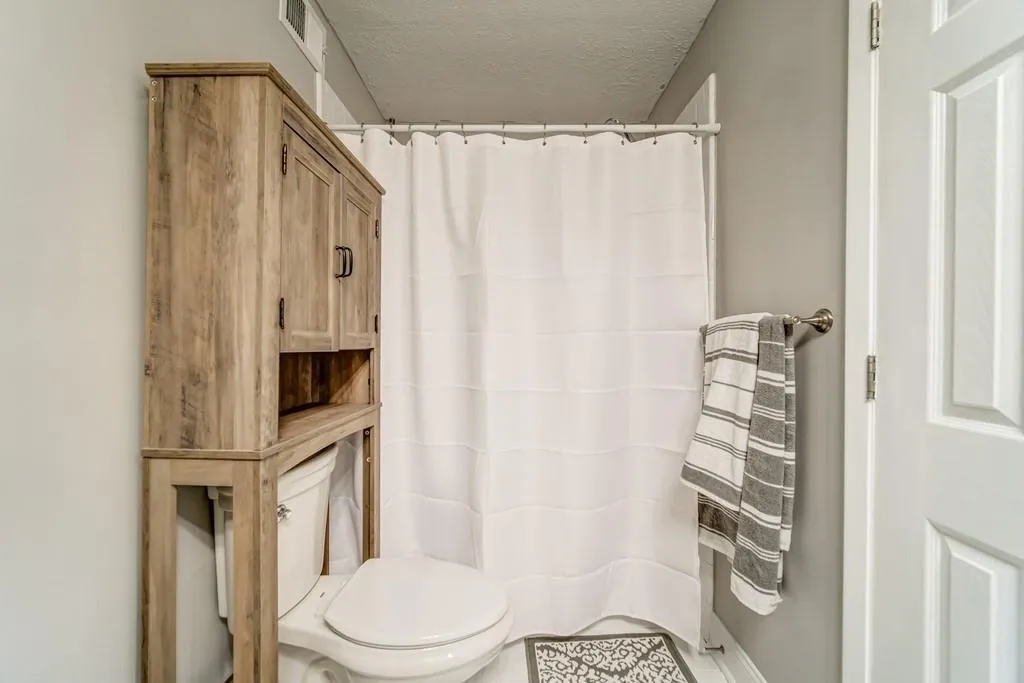 710 Woodcliff Drive, Atlanta, Georgia 30350, 1 Bedroom Bedrooms, ,1 BathroomBathrooms,Residential,Sold,710 Woodcliff Drive,6820307