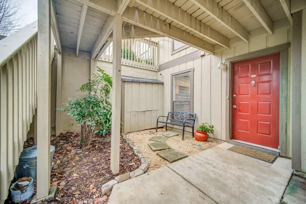 710 Woodcliff Drive, Atlanta, Georgia 30350, 1 Bedroom Bedrooms, ,1 BathroomBathrooms,Residential,Sold,710 Woodcliff Drive,6820307