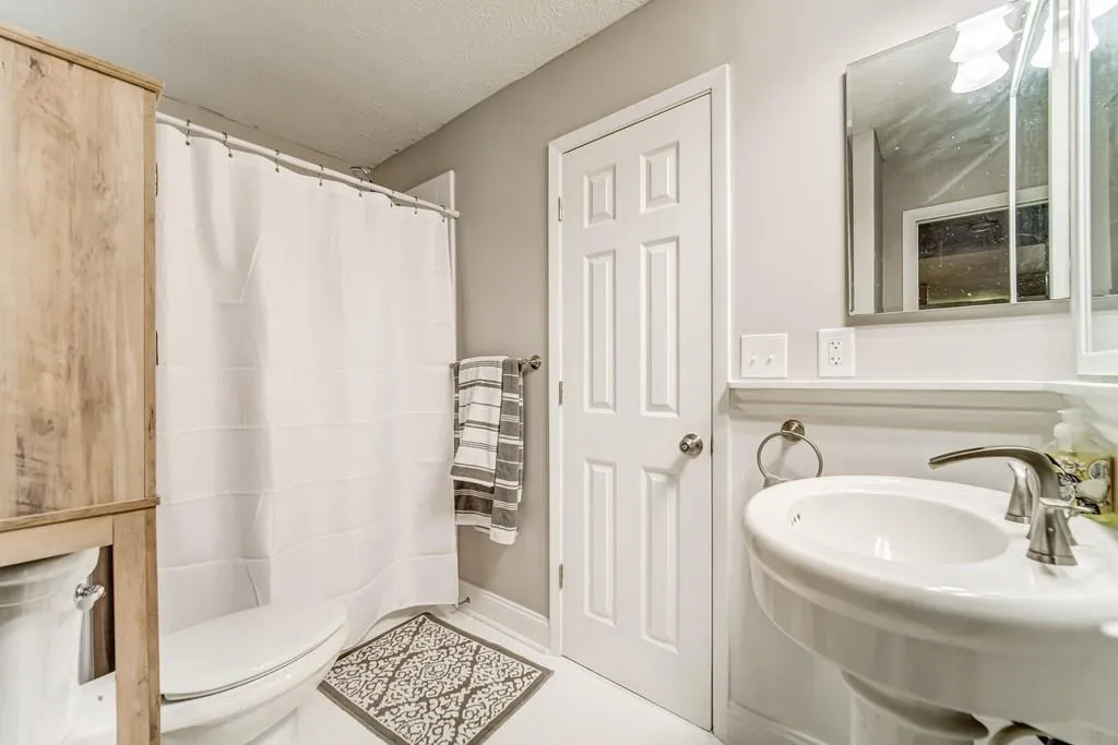 710 Woodcliff Drive, Atlanta, Georgia 30350, 1 Bedroom Bedrooms, ,1 BathroomBathrooms,Residential,Sold,710 Woodcliff Drive,6820307