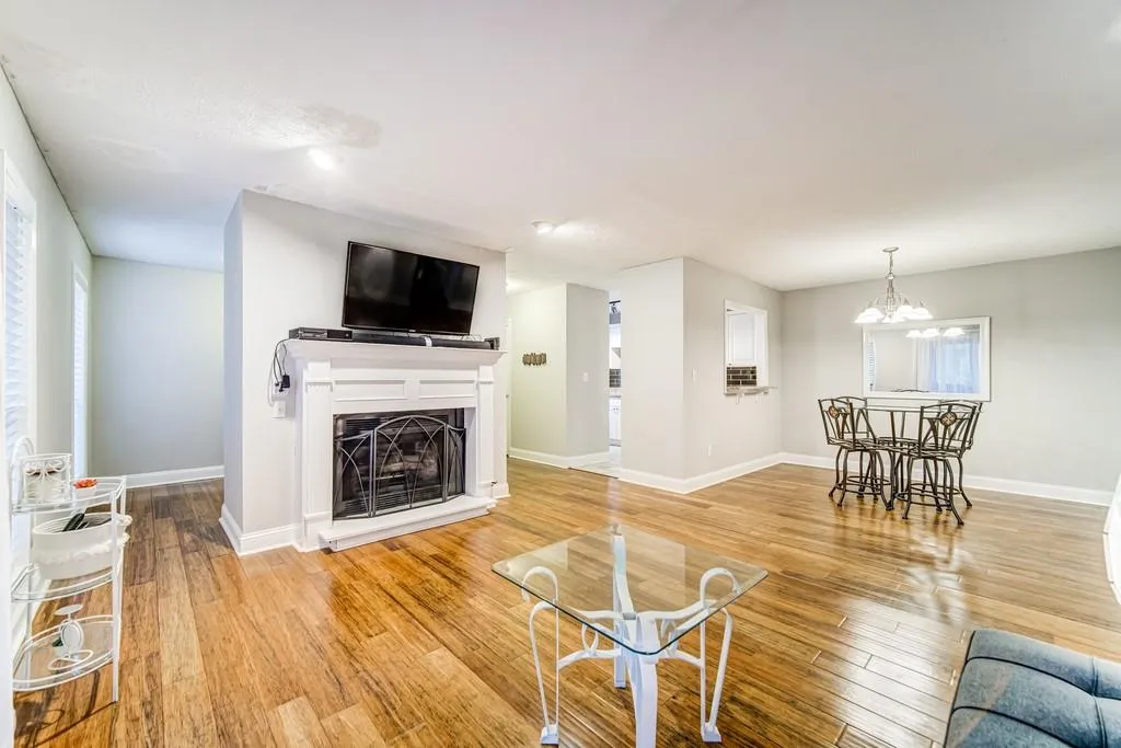 710 Woodcliff Drive, Atlanta, Georgia 30350, 1 Bedroom Bedrooms, ,1 BathroomBathrooms,Residential,Sold,710 Woodcliff Drive,6820307