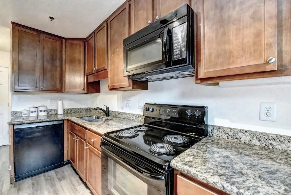 8701 Dunwoody Place Unit I, Sandy Springs, Georgia 30350, 3 Bedrooms Bedrooms, ,2 BathroomsBathrooms,Residential,Sold,8701 Dunwoody Place Unit I,7077354