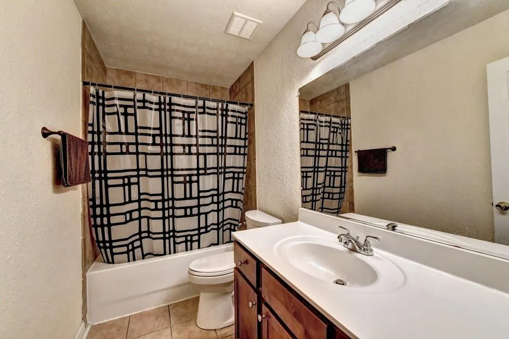 8701 Dunwoody Place Unit I, Sandy Springs, Georgia 30350, 3 Bedrooms Bedrooms, ,2 BathroomsBathrooms,Residential,Sold,8701 Dunwoody Place Unit I,7077354