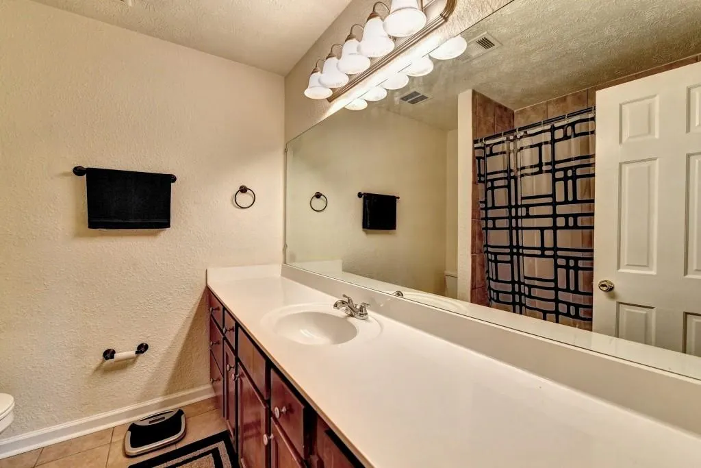 8701 Dunwoody Place Unit I, Sandy Springs, Georgia 30350, 3 Bedrooms Bedrooms, ,2 BathroomsBathrooms,Residential,Sold,8701 Dunwoody Place Unit I,7077354