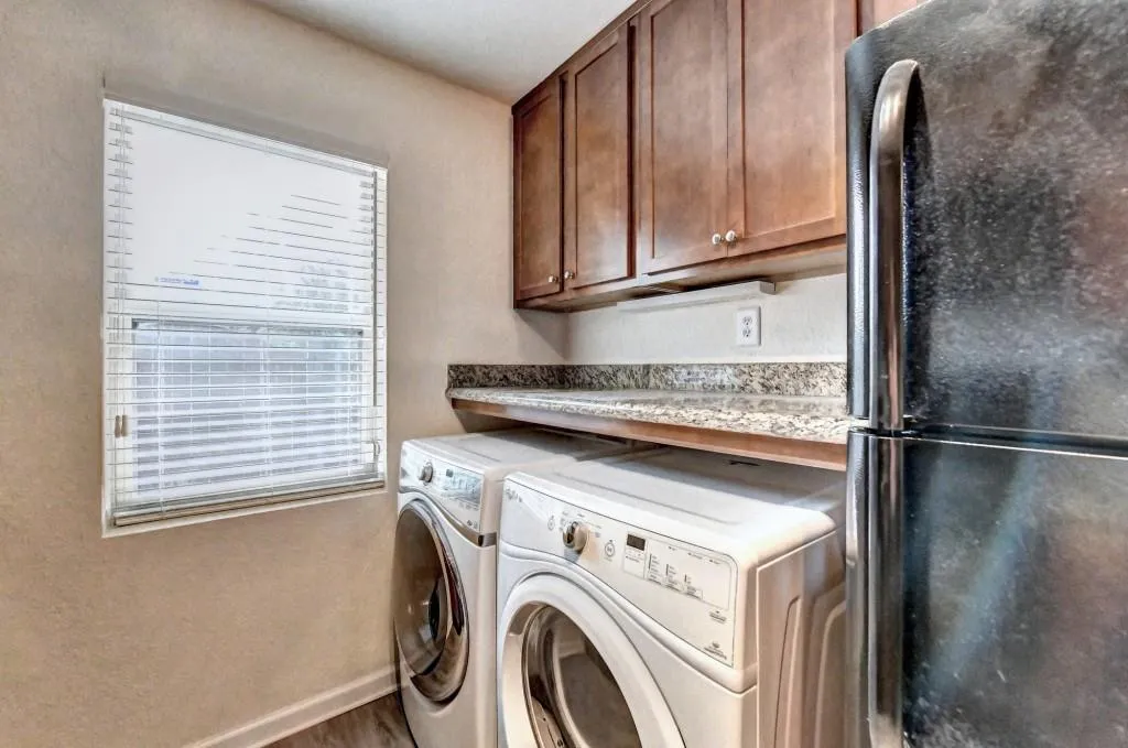 8701 Dunwoody Place Unit I, Sandy Springs, Georgia 30350, 3 Bedrooms Bedrooms, ,2 BathroomsBathrooms,Residential,Sold,8701 Dunwoody Place Unit I,7077354