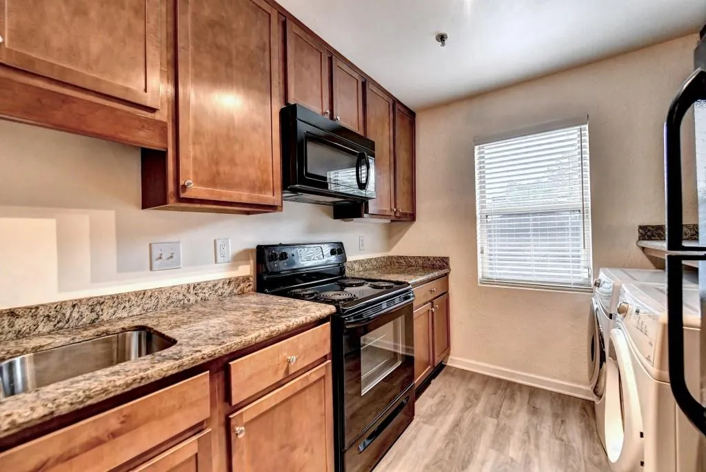 8701 Dunwoody Place Unit I, Sandy Springs, Georgia 30350, 3 Bedrooms Bedrooms, ,2 BathroomsBathrooms,Residential,Sold,8701 Dunwoody Place Unit I,7077354