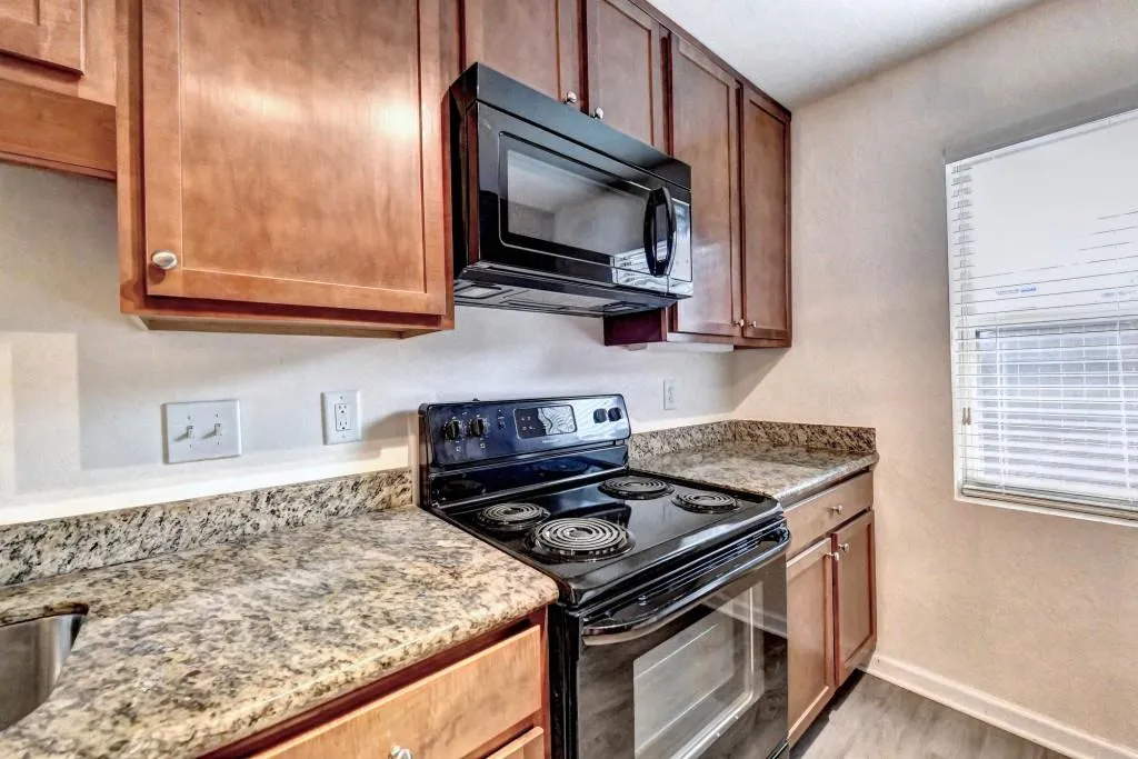 8701 Dunwoody Place Unit I, Sandy Springs, Georgia 30350, 3 Bedrooms Bedrooms, ,2 BathroomsBathrooms,Residential,Sold,8701 Dunwoody Place Unit I,7077354