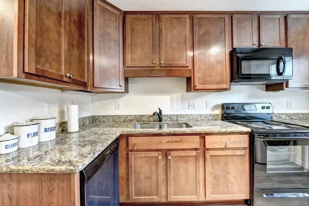 8701 Dunwoody Place Unit I, Sandy Springs, Georgia 30350, 3 Bedrooms Bedrooms, ,2 BathroomsBathrooms,Residential,Sold,8701 Dunwoody Place Unit I,7077354