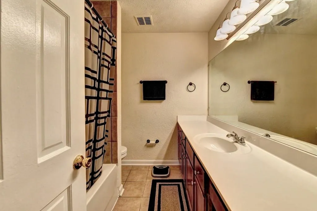 8701 Dunwoody Place Unit I, Sandy Springs, Georgia 30350, 3 Bedrooms Bedrooms, ,2 BathroomsBathrooms,Residential,Sold,8701 Dunwoody Place Unit I,7077354