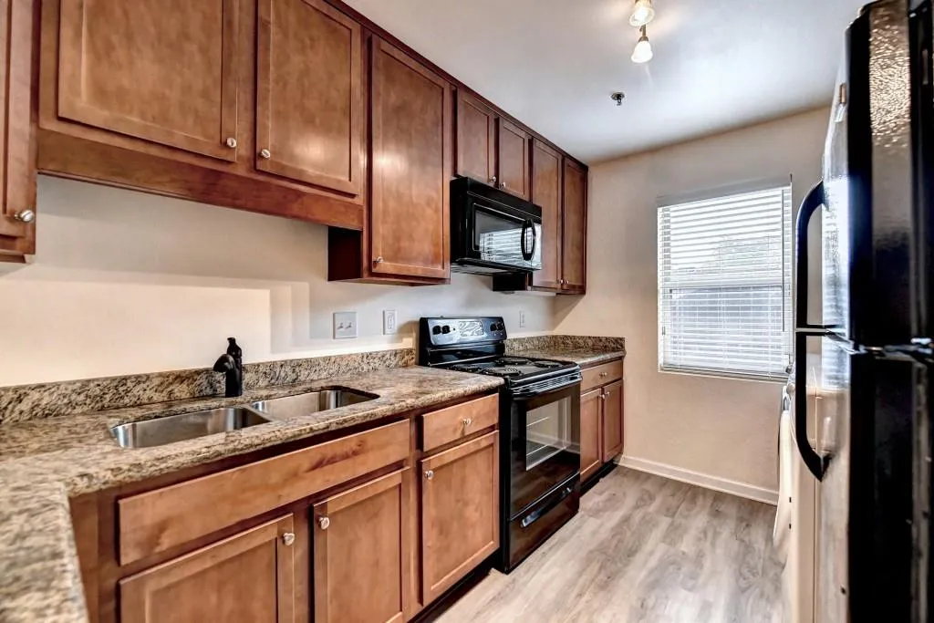 8701 Dunwoody Place Unit I, Sandy Springs, Georgia 30350, 3 Bedrooms Bedrooms, ,2 BathroomsBathrooms,Residential,Sold,8701 Dunwoody Place Unit I,7077354