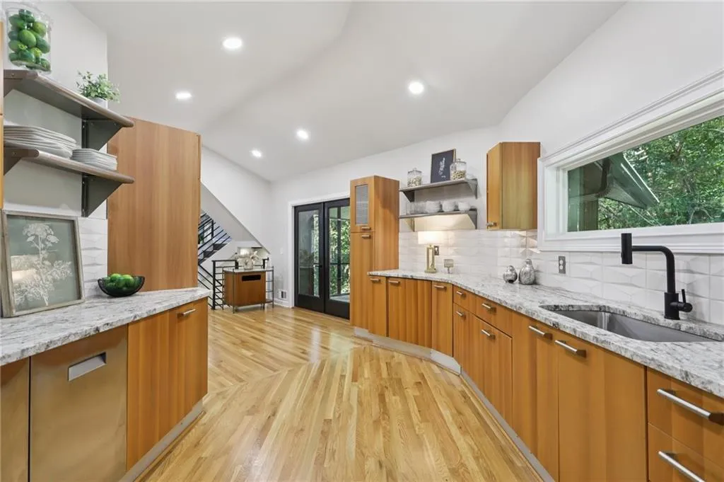 120 Huntcliff Point, Atlanta, Georgia 30350, 5 Bedrooms Bedrooms, ,4 BathroomsBathrooms,Residential,For Sale,120 Huntcliff Point,7643021