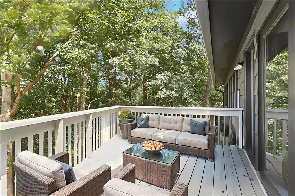 120 Huntcliff Point, Atlanta, Georgia 30350, 5 Bedrooms Bedrooms, ,4 BathroomsBathrooms,Residential,For Sale,120 Huntcliff Point,7643021