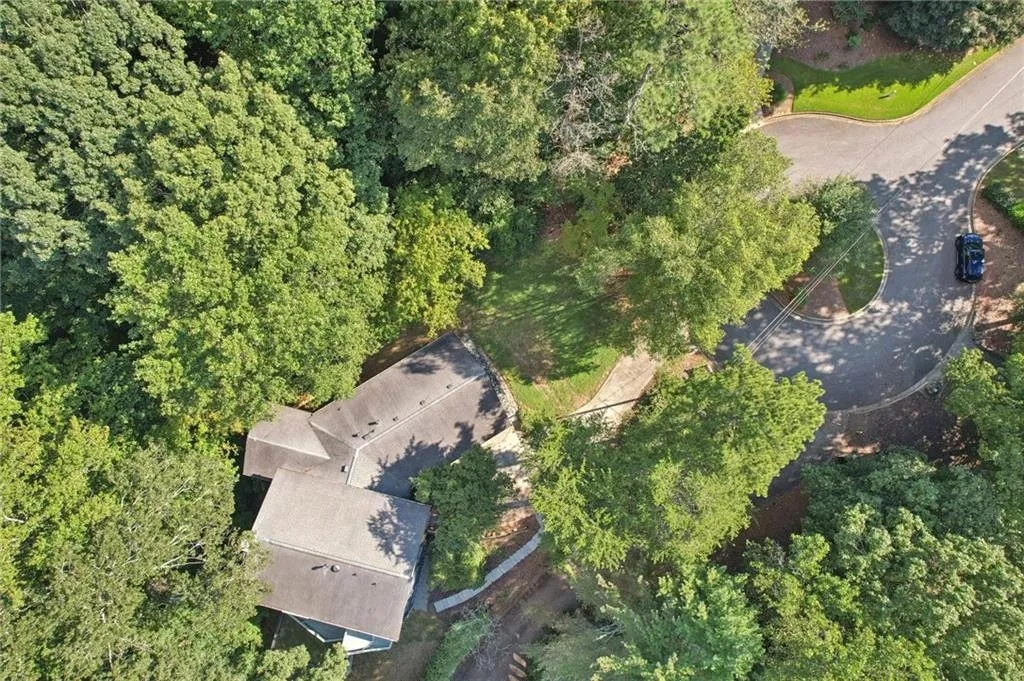 120 Huntcliff Point, Atlanta, Georgia 30350, 5 Bedrooms Bedrooms, ,4 BathroomsBathrooms,Residential,For Sale,120 Huntcliff Point,7643021
