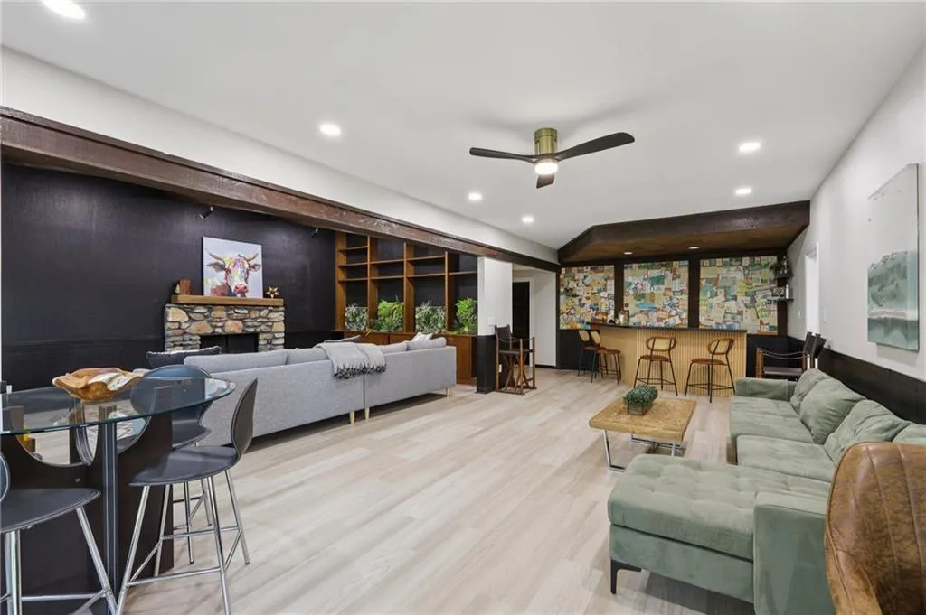 120 Huntcliff Point, Atlanta, Georgia 30350, 5 Bedrooms Bedrooms, ,4 BathroomsBathrooms,Residential,For Sale,120 Huntcliff Point,7643021