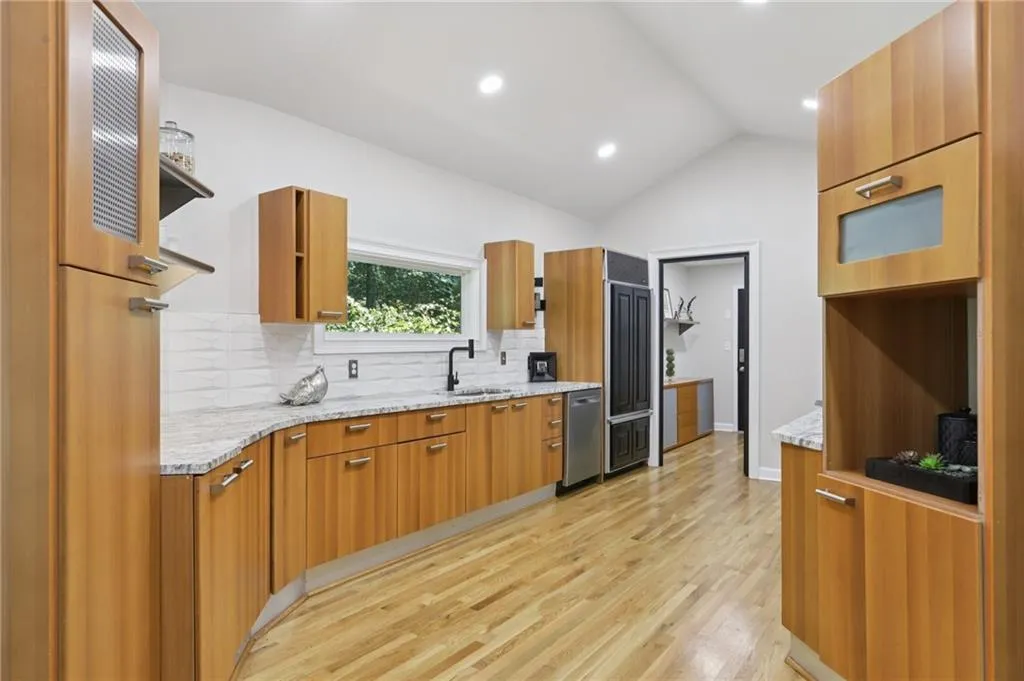 120 Huntcliff Point, Atlanta, Georgia 30350, 5 Bedrooms Bedrooms, ,4 BathroomsBathrooms,Residential,For Sale,120 Huntcliff Point,7643021