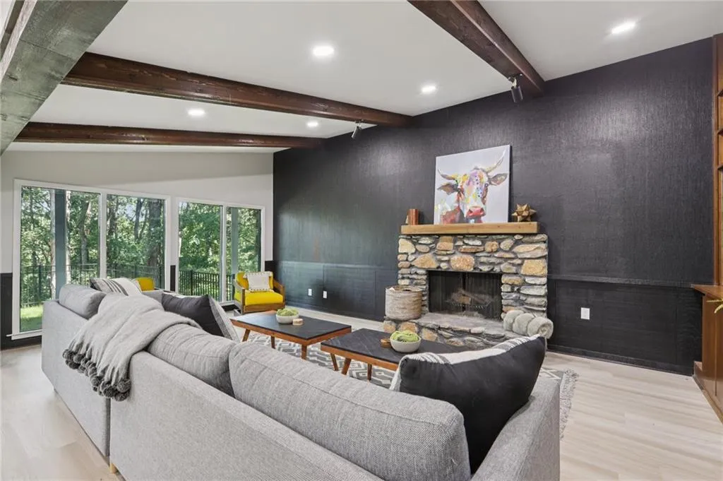 120 Huntcliff Point, Atlanta, Georgia 30350, 5 Bedrooms Bedrooms, ,4 BathroomsBathrooms,Residential,For Sale,120 Huntcliff Point,7643021