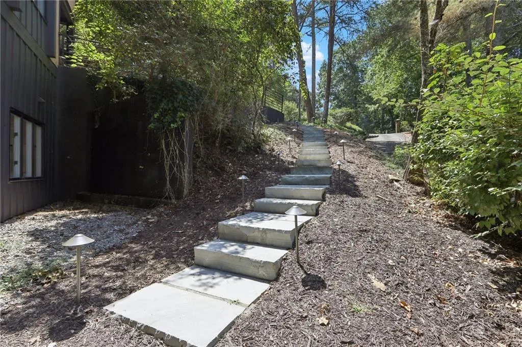 120 Huntcliff Point, Atlanta, Georgia 30350, 5 Bedrooms Bedrooms, ,4 BathroomsBathrooms,Residential,For Sale,120 Huntcliff Point,7643021