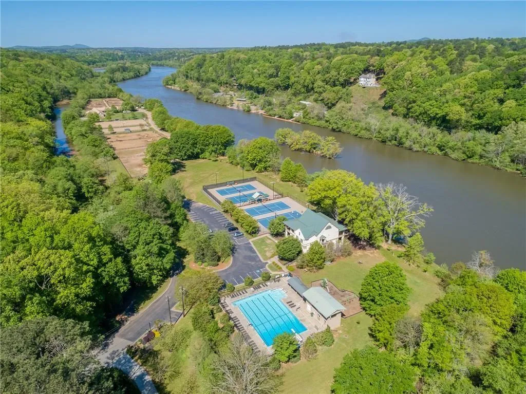 120 Huntcliff Point, Atlanta, Georgia 30350, 5 Bedrooms Bedrooms, ,4 BathroomsBathrooms,Residential,For Sale,120 Huntcliff Point,7643021