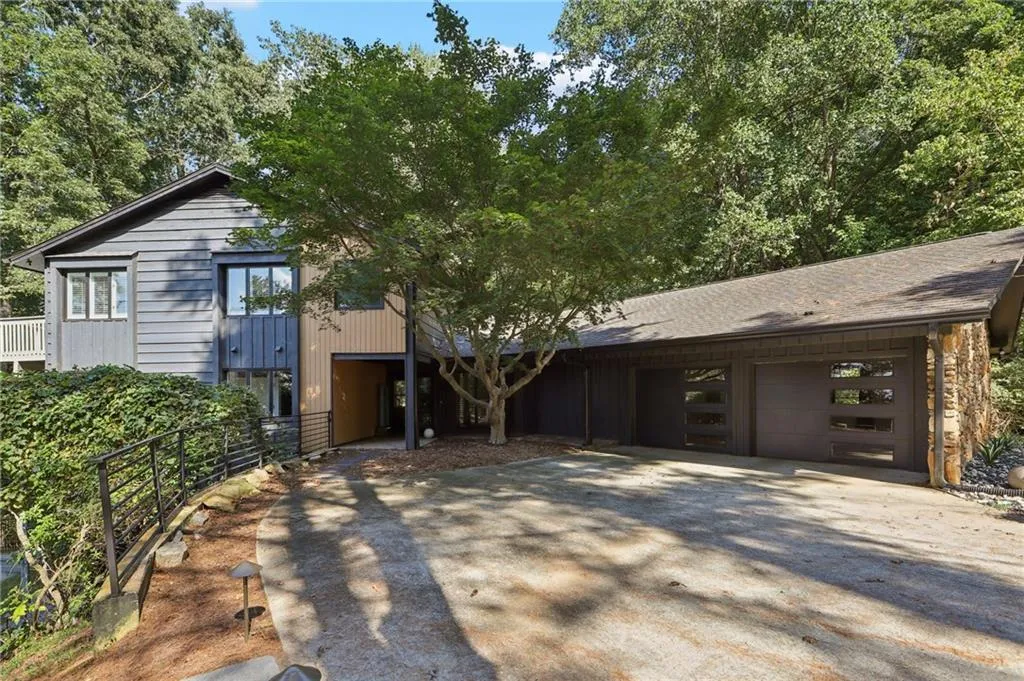 120 Huntcliff Point, Atlanta, Georgia 30350, 5 Bedrooms Bedrooms, ,4 BathroomsBathrooms,Residential,For Sale,120 Huntcliff Point,7643021