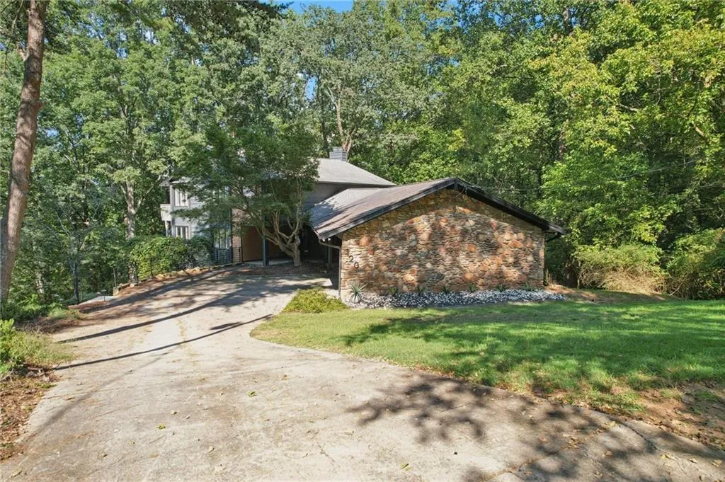 120 Huntcliff Point, Atlanta, Georgia 30350, 5 Bedrooms Bedrooms, ,4 BathroomsBathrooms,Residential,For Sale,120 Huntcliff Point,7643021