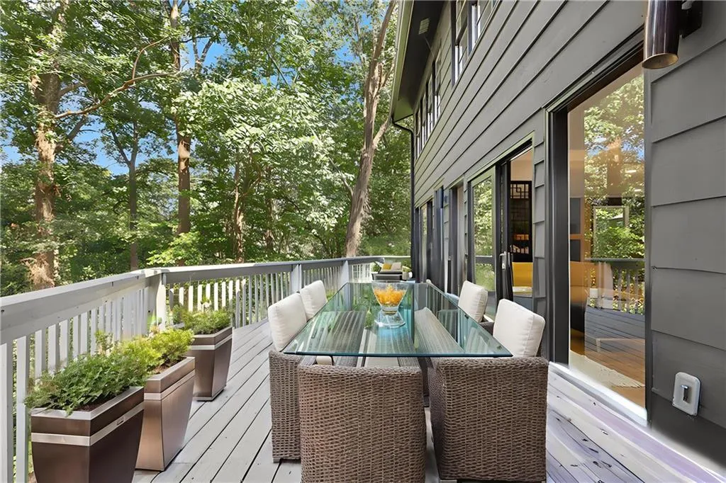 120 Huntcliff Point, Atlanta, Georgia 30350, 5 Bedrooms Bedrooms, ,4 BathroomsBathrooms,Residential,For Sale,120 Huntcliff Point,7643021