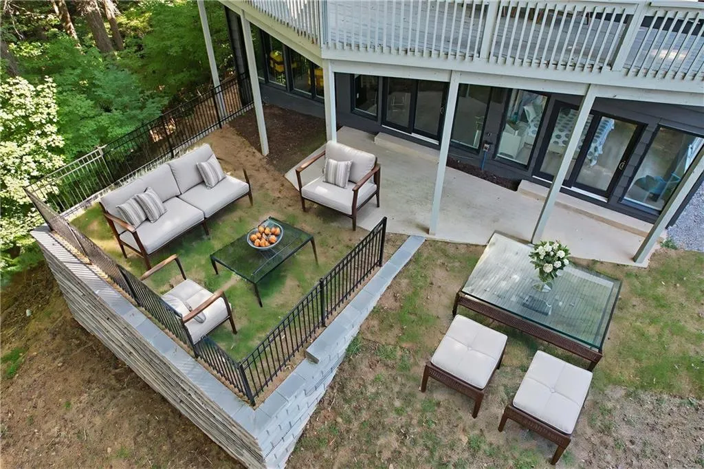 120 Huntcliff Point, Atlanta, Georgia 30350, 5 Bedrooms Bedrooms, ,4 BathroomsBathrooms,Residential,For Sale,120 Huntcliff Point,7643021
