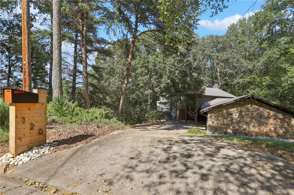 120 Huntcliff Point, Atlanta, Georgia 30350, 5 Bedrooms Bedrooms, ,4 BathroomsBathrooms,Residential,For Sale,120 Huntcliff Point,7643021