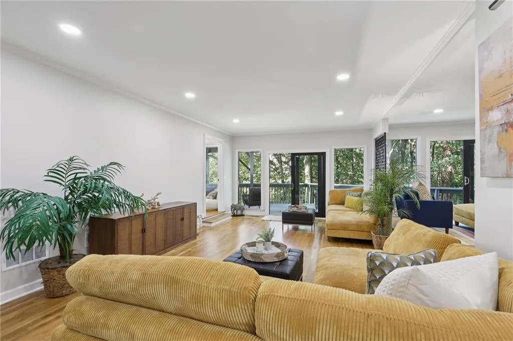 120 Huntcliff Point, Atlanta, Georgia 30350, 5 Bedrooms Bedrooms, ,4 BathroomsBathrooms,Residential,For Sale,120 Huntcliff Point,7643021