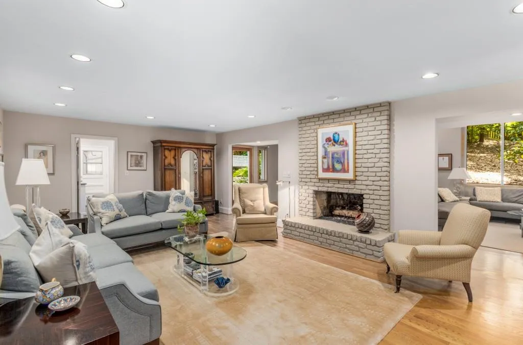 5520 Arundel Drive, Atlanta, Georgia 30327, 4 Bedrooms Bedrooms, ,3 BathroomsBathrooms,Residential,Sold,5520 Arundel Drive,7409534