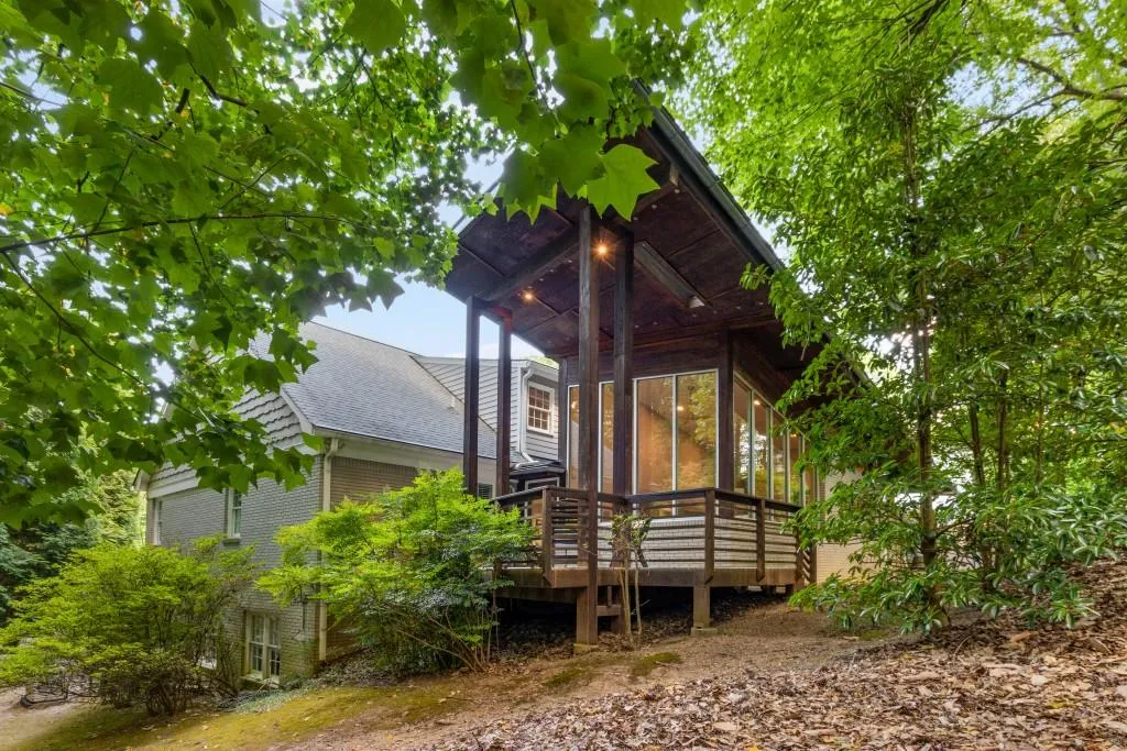 5520 Arundel Drive, Atlanta, Georgia 30327, 4 Bedrooms Bedrooms, ,3 BathroomsBathrooms,Residential,Sold,5520 Arundel Drive,7409534